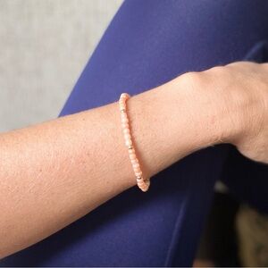 Peachy Pearlized Shell Bead Bracelet